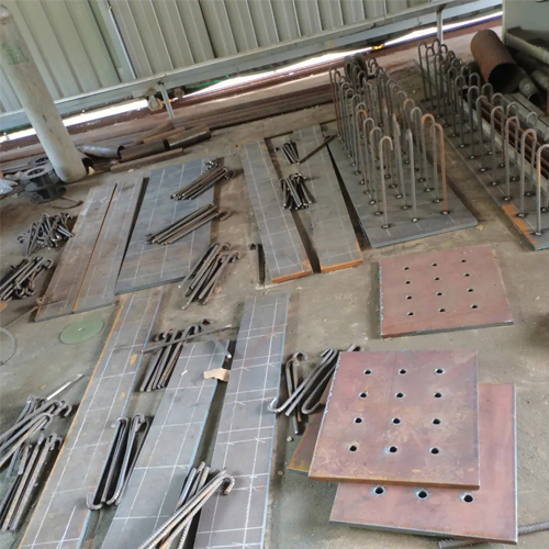 有哪些其他因素会影响阿坝预埋件位置的确定？